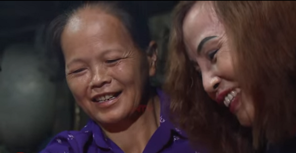 Bị nhà trai phản đối gay gắt nhưng cặp cô dâu 62 tuổi đã dùng chiêu gạo nấu thành cơm này khiến mẹ chồng thôi đành chúc phúc-3