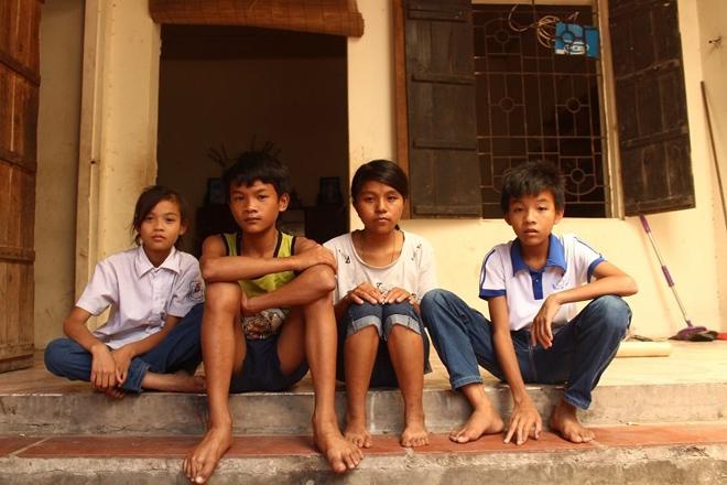 4 đứa trẻ mất cả bỗ lẫn mẹ trong 1 năm: Không đi nhặt ve chai, các em sẽ… chết đói”-2