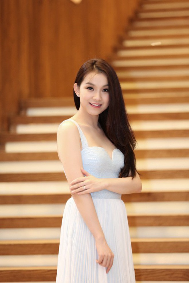Bất ngờ trước nhan sắc 10 năm không đổi của HH Thùy Lâm, fan càng ngỡ ngàng hơn với làn da mộc mạc của nàng Hậu ngoài 30 này-8
