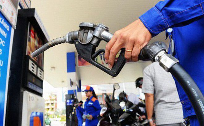 Tăng giá liên tục, xăng đắt thêm 2.200 đồng, vượt đỉnh 22 ngàn/lít-1