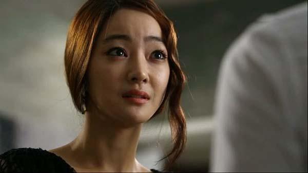 Sợ chồng có bồ, vợ ham phẫu thuật thẩm mỹ để rồi nhận cái kết đắng chát-1