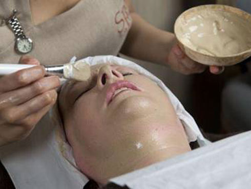 Không chỉ mỗi Ngọc Trinh, những sao nữ này cũng có làn da trắng nõn không tì vết-10