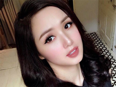 Con trai nhỏ vừa tròn tuổi, cựu hot girl Tâm Tít lại úp mở chuyện đang thai nghén 