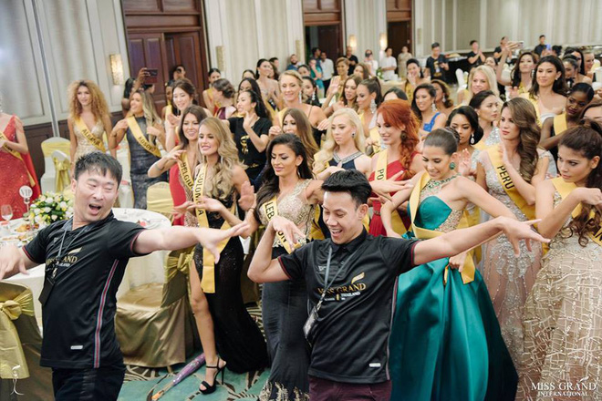 Clip: Phương Nga tự tin khoe giọng hát với ca khúc Hello Vietnam trên sân khấu của Miss Grand International 2018-4