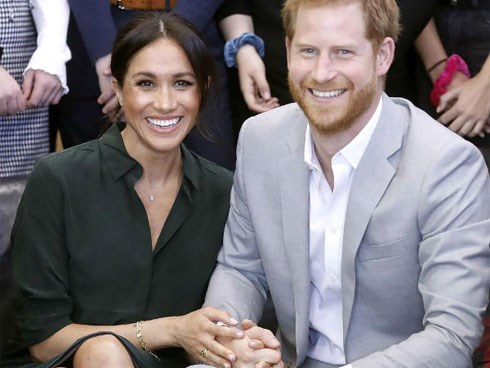 Bạn thân cố Công nương Diana buông lời cay nghiệt, dự đoán vợ chồng Hoàng tử Harry sẽ ly hôn sau 3 năm