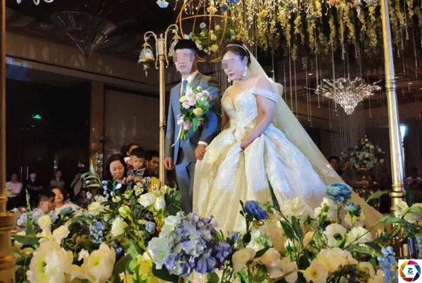 Cô dâu chú rể nhận 1.700 tỷ đồng hồi môn từ bố mẹ vợ khiến dân mạng choáng váng-2