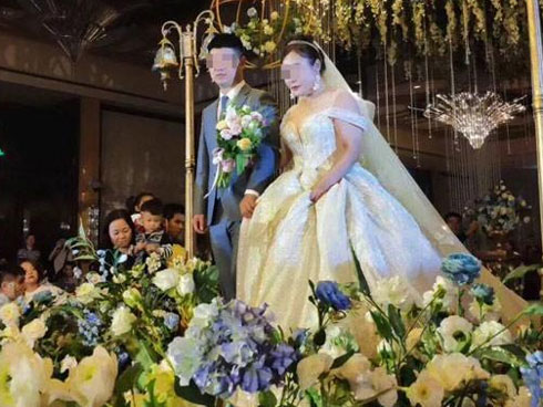 Voi hay hươu cao cổ là nhà vệ sinh nam? Chàng trai trẻ đang gấp đi vệ sinh lại hoang mang không biết nên vào bên nào cho đúng-2