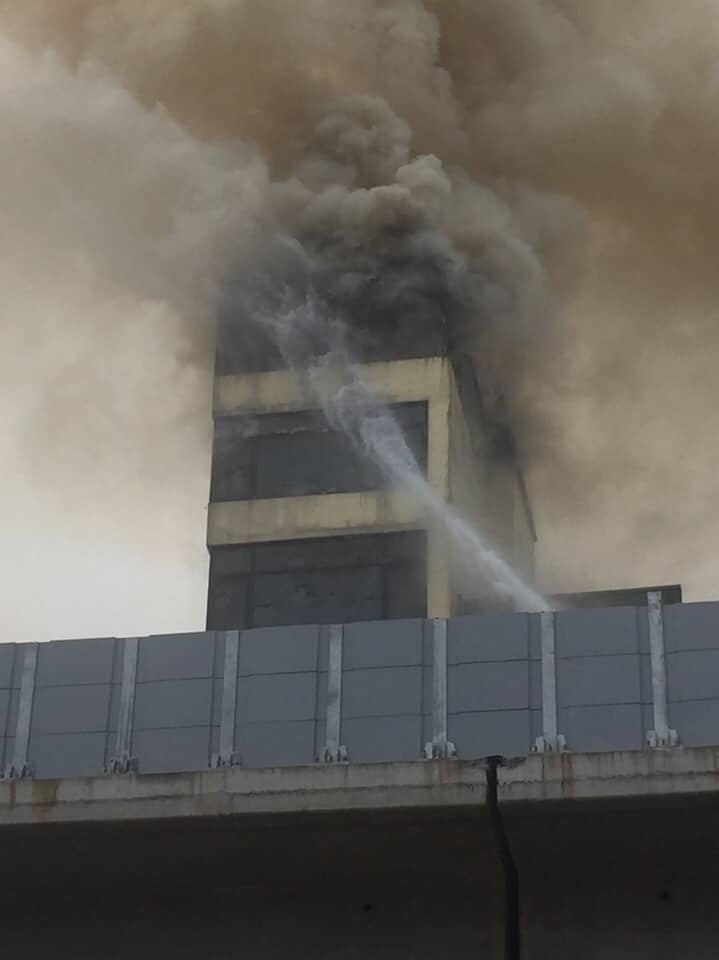 Chủ quán karaoke hóa vàng rồi bỏ đi, nhà cháy dữ dội-6