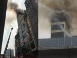 Hà Nội: Cháy lớn ở xưởng sản xuất sofa lan sang 2 nhà dân-8