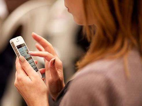 Bí mật kinh khủng đằng sau đám áo sơ mi đứt cúc và những chiếc váy bục đường may của vợ-3