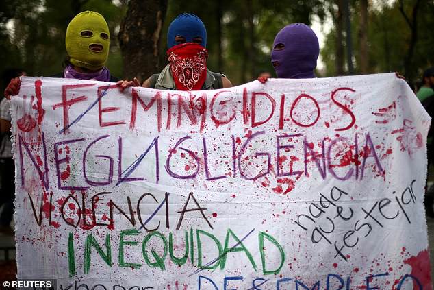 Mexico: Chiếc xe đẩy em bé chứa đầy mảnh thi thể và chân tướng của vợ chồng sát nhân hàng loạt khiến cả nước kinh hoàng-5