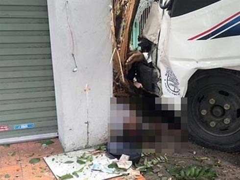 Vợ đột nhiên bất tỉnh, chồng tàn tật cố bế vợ gào khóc: Em ơi! Đừng bỏ bố con anh”-5