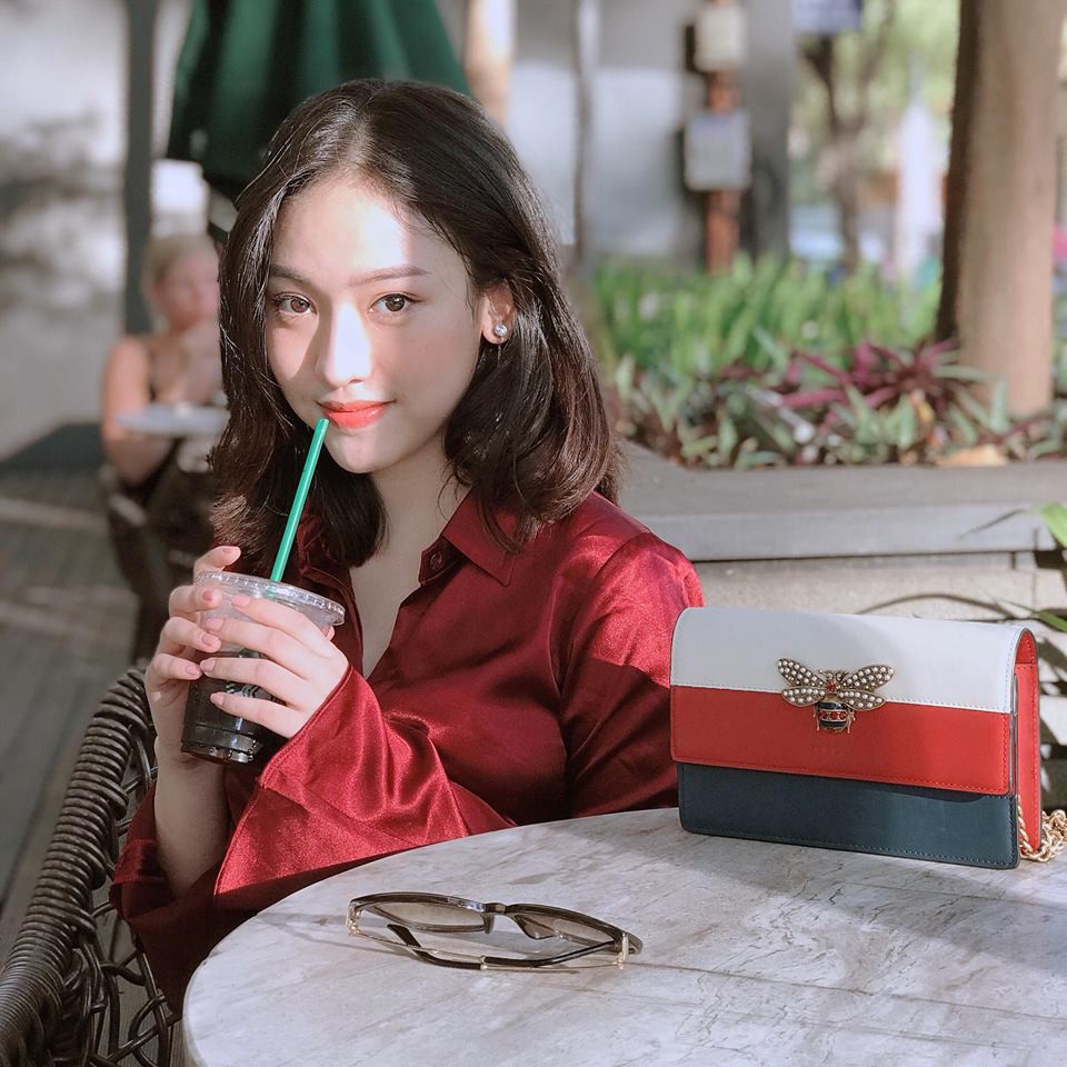 Sau khi đại trùng tu nhan sắc, hot girl thị phi Thúy Vi ngày càng chăm hở hang, khoe ngực triệt để-7