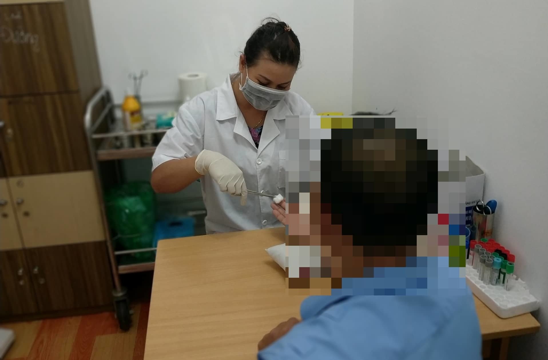 Vị giám đốc phát điên ở phòng xét nghiệm ADN-2