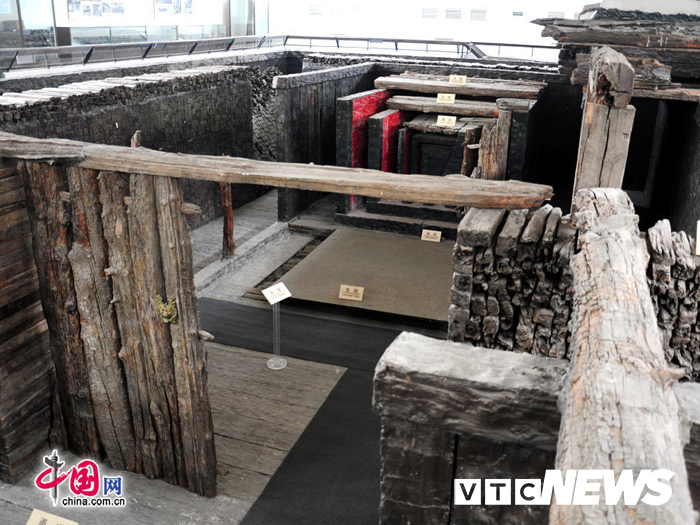 Bí hiểm lâu đài gỗ khổng lồ ẩn trong những gò đất giữa cánh đồng Hải Dương-2