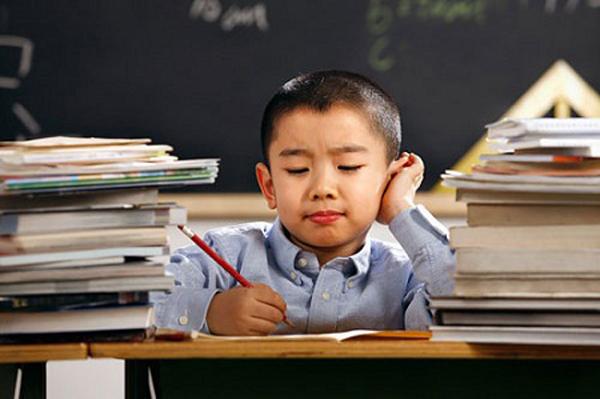 Con trai 3 tuổi đột nhiên bị rụng tóc, nguyên nhân thật sự khiến cha mẹ rất xấu hổ-2