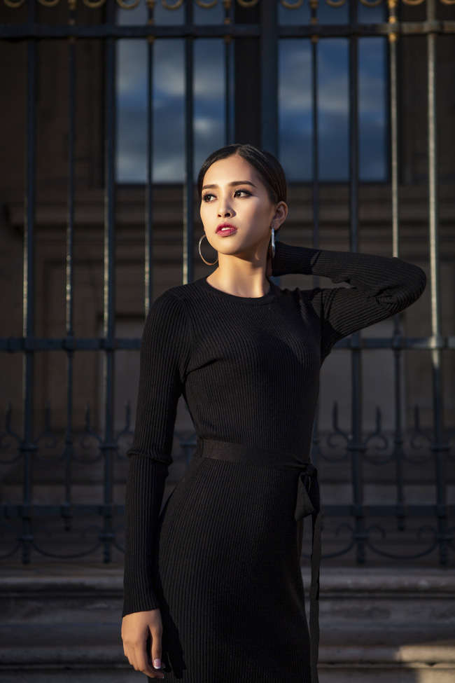 Những khoảnh khắc khoe thần thái sắc sảo và thu hút của Hoa hậu Tiểu Vy trong bộ ảnh chụp tại Paris-8