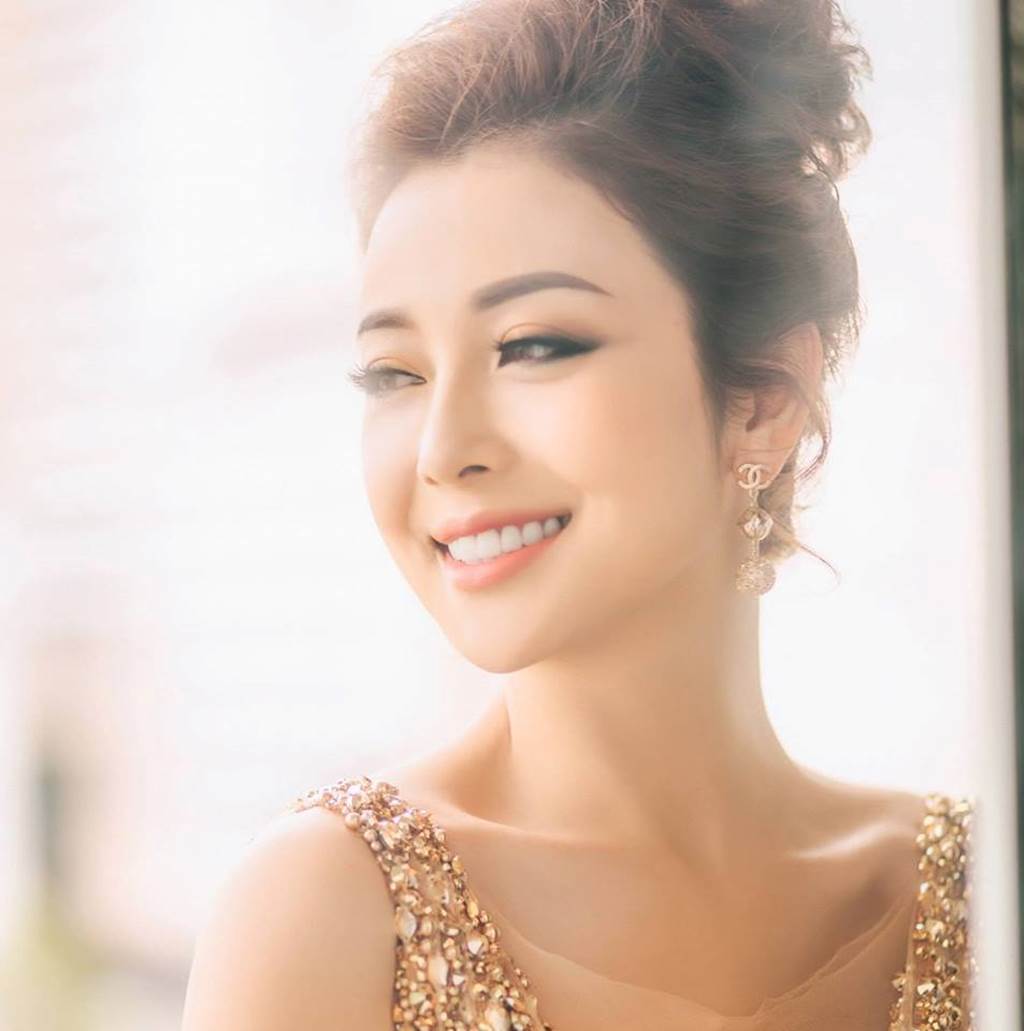 HH Jennifer Phạm lại gây thương nhớ nhờ váy xuyên thấu mỏng như sương-8