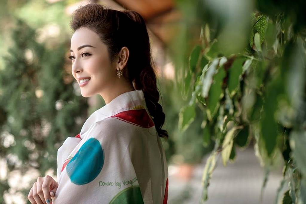 HH Jennifer Phạm lại gây thương nhớ nhờ váy xuyên thấu mỏng như sương-9