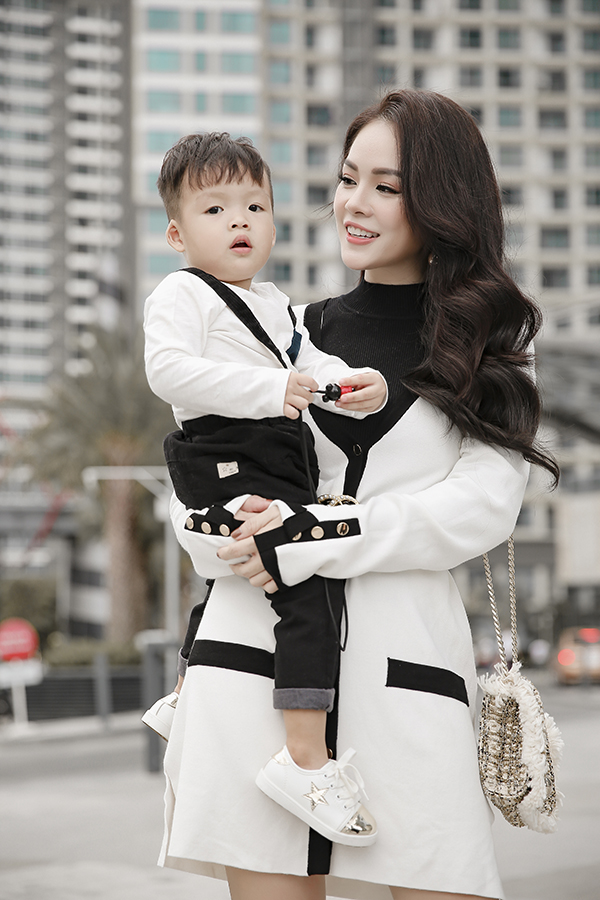 Dương Cẩm Lynh cùng con trai chụp bộ ảnh nhân dịp sinh nhật bé tròn hai tuổi-2