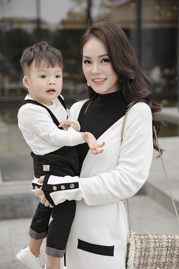 Dương Cẩm Lynh cùng con trai chụp bộ ảnh nhân dịp sinh nhật bé tròn hai tuổi-4