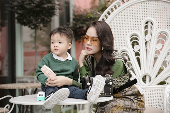 Dương Cẩm Lynh cùng con trai chụp bộ ảnh nhân dịp sinh nhật bé tròn hai tuổi-6