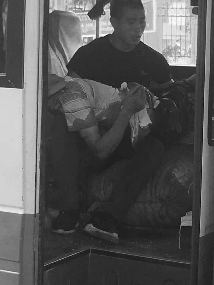 Bảo vệ trường mầm non bị phụ huynh đâm thấu bụng-1