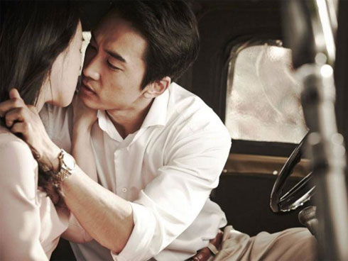 Từ nước ngoài trở về, vợ tá hỏa vì chồng làm đám cưới với người khác-2