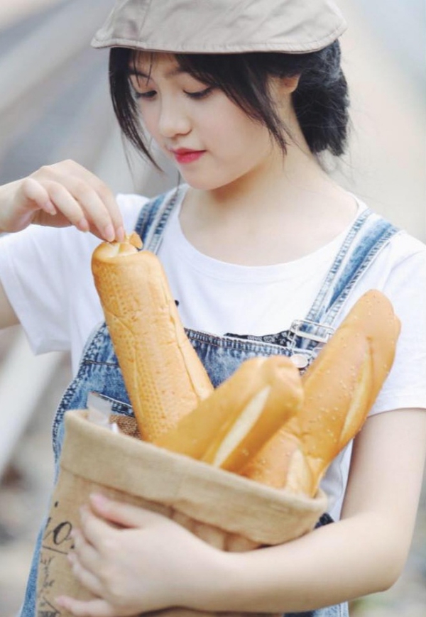 Nữ sinh học viện hàng không xinh đẹp và tài năng như thế nào?-2