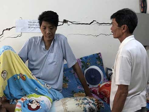 Nam thanh niên người Việt bất ngờ cao 2,5m sau đợt sốt kéo dài