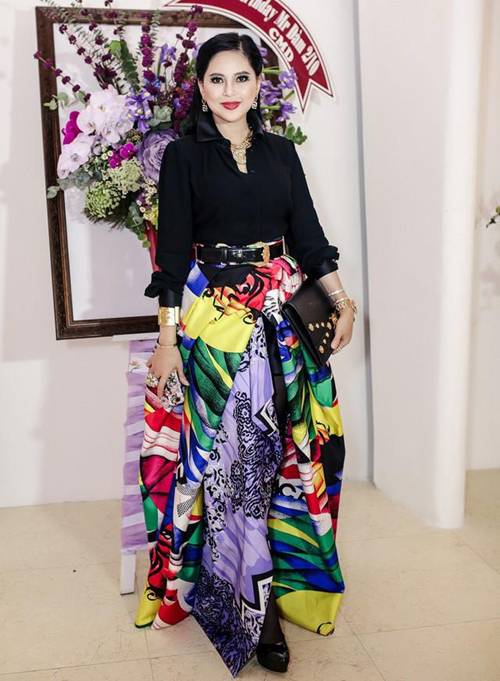 Mẹ chồng U50 của Tăng Thanh Hà cân hết dàn ngôi sao quốc tế khi đụng váy hiệu-2