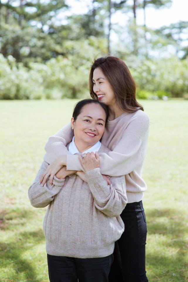 Tăng Thanh Hà khoe bàn tiệc thịnh soạn do mẹ đẻ nấu ngon và đẹp mắt như nhà hàng-2