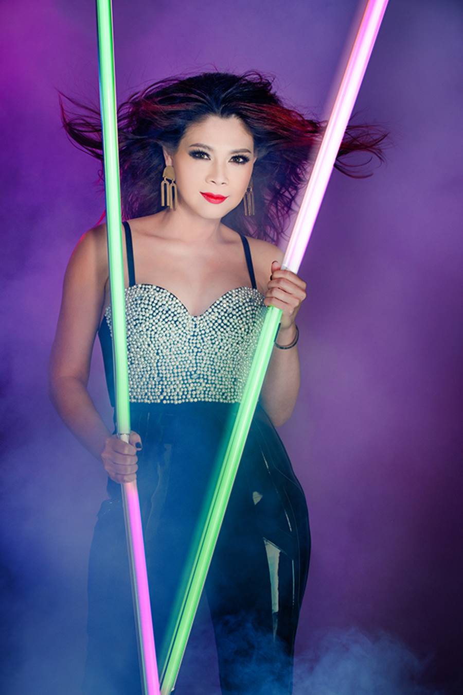 Vừa sinh con xong, Thanh Thảo đã hở bạo khoe ngực đầy-11