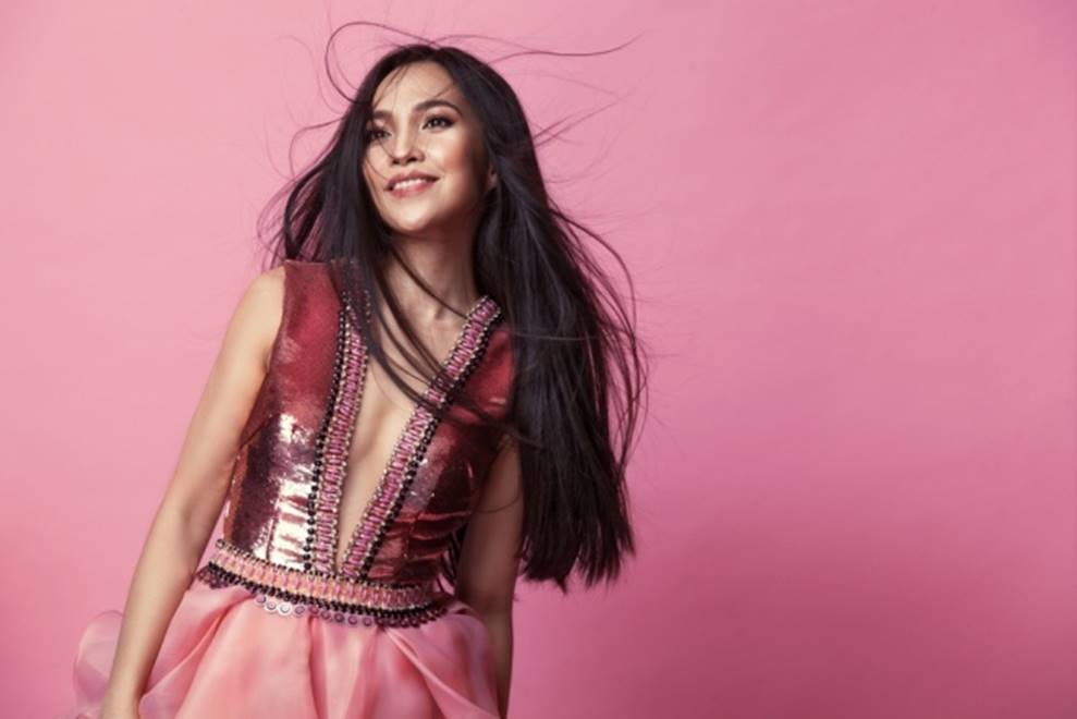 Đã bước sang hàng U40, Hiền Thục vẫn trẻ trung và thanh xuân hơn gái 18-6