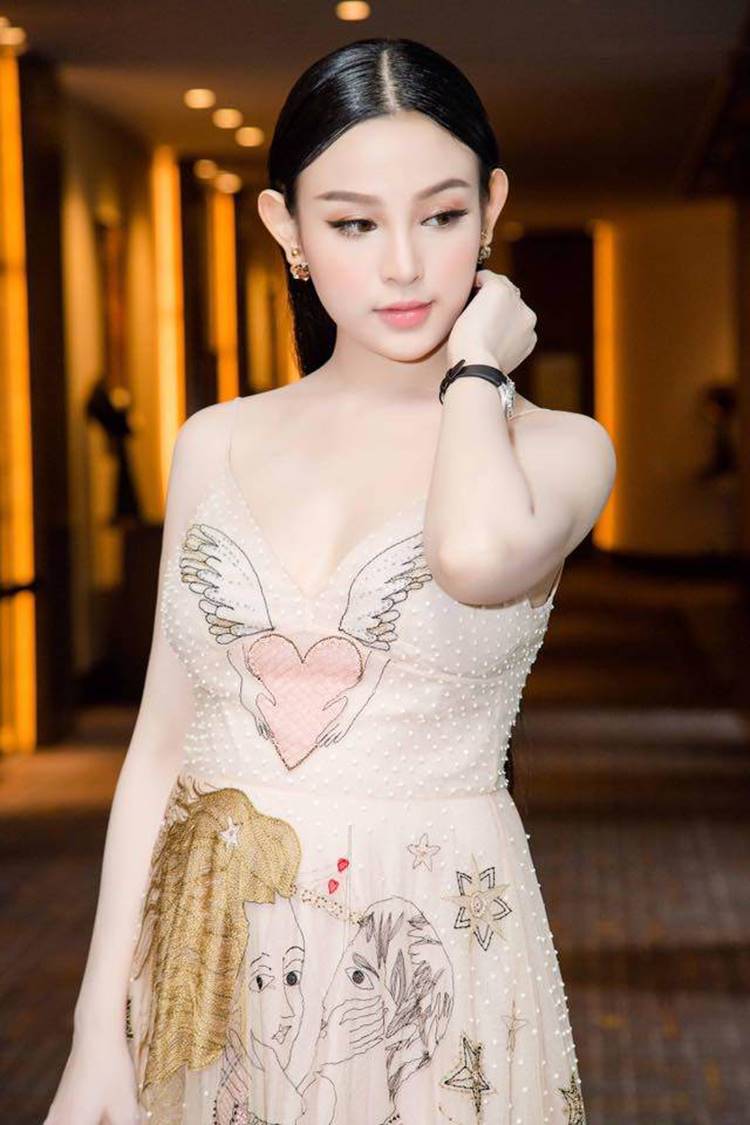 Huyền baby trẻ như gái 18 nhưng đã có con gái 5 tuổi được khen xinh như thiên thần-1