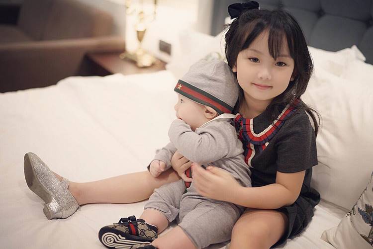 Huyền baby trẻ như gái 18 nhưng đã có con gái 5 tuổi được khen xinh như thiên thần-2