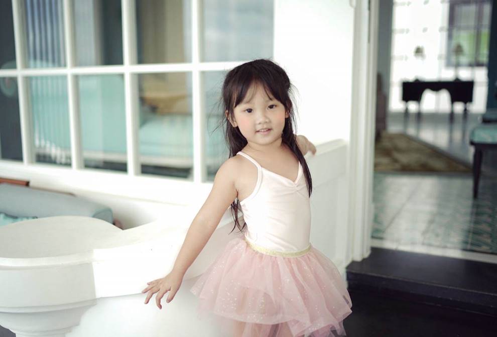 Huyền baby trẻ như gái 18 nhưng đã có con gái 5 tuổi được khen xinh như thiên thần-6