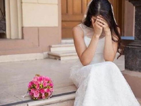 Mời người yêu cũ đến dự đám cưới ai ngờ bị anh ta phá tan hôn lễ