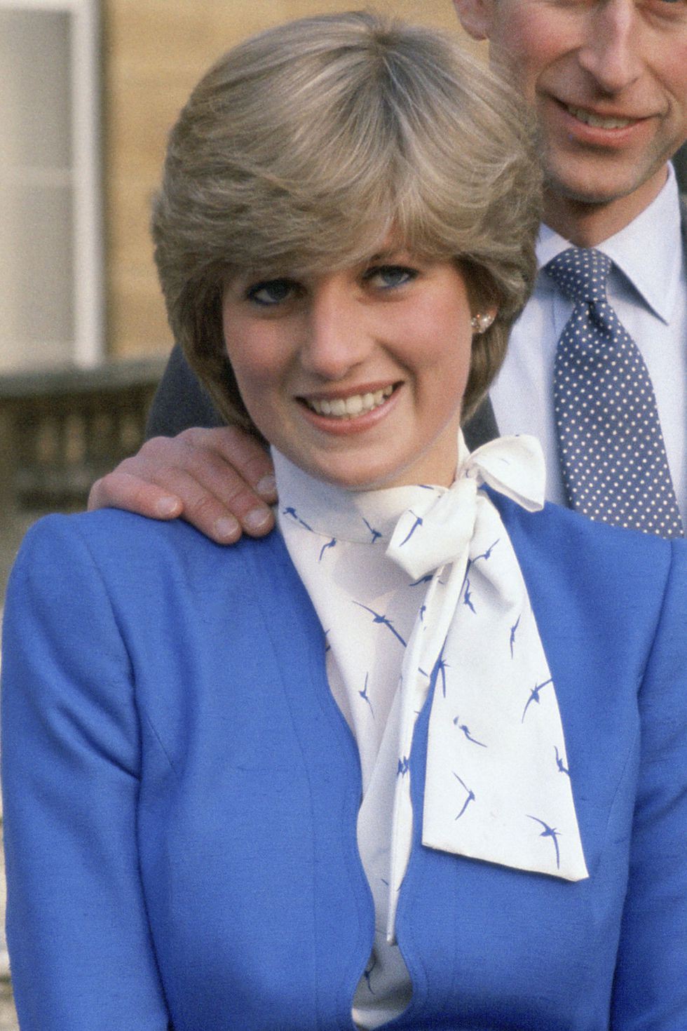 Mấy ai để ý rằng Công nương Diana cũng có 1 thời để tóc lỡ vai đầy dịu dàng và trang nhã đến vậy-1