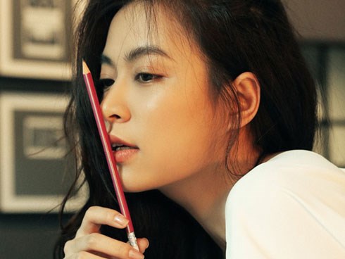 Hoàng Thùy Linh tự tin để mặt mộc, khoe nhan sắc ngày càng mặn mà