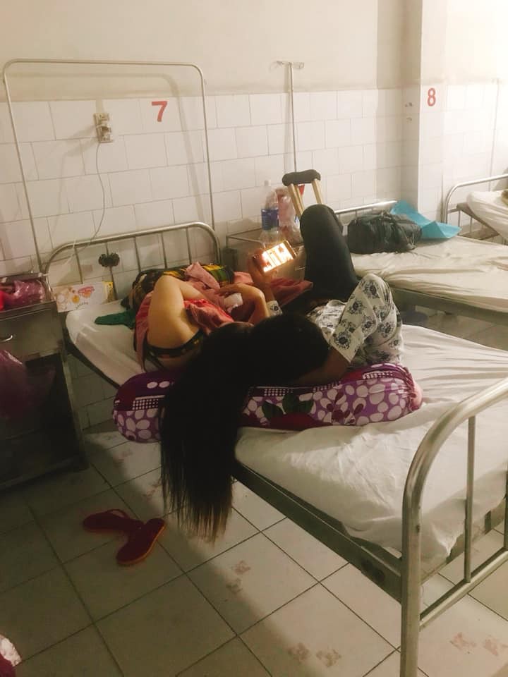 Nhức mắt với chị gái giường bên vừa ở bẩn vừa vô ý, lại còn tí toáy với bồ ngay trong bệnh viện-1