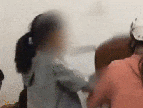 Đôi nam nữ học sinh cấp 3 giữa trung tâm Hà Nội diễn cảnh nóng hơn 2 tiếng trong cửa hàng tiện ích-1