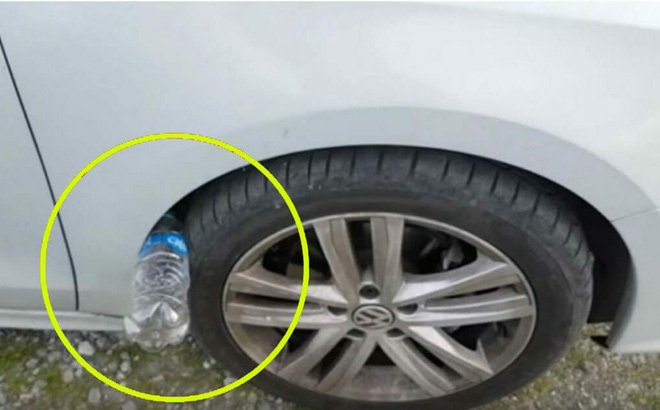 Nếu thấy lốp xe ô tô của bạn có nhét 1 chai nhựa, đừng chạm vào, hãy báo cảnh sát ngay-1