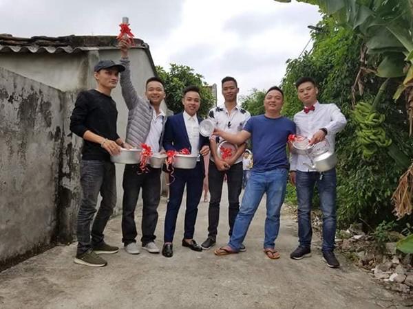 Quà cưới bất ngờ của hội bạn thân thích đùa: Tặng nguyên bộ… xoong nồi như thập niên 80-1