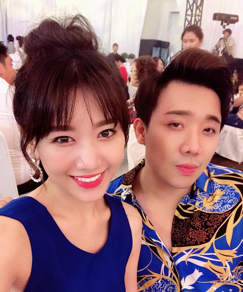 Đệ nhất nghiện mặc đồ đôi với vợ đích thị là Trấn Thành, đến màu son môi cũng bắt chước-12