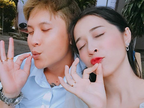 Mặc kệ tin đồn bầu bí, Nhã Phương selfie xinh ơi là xinh-1