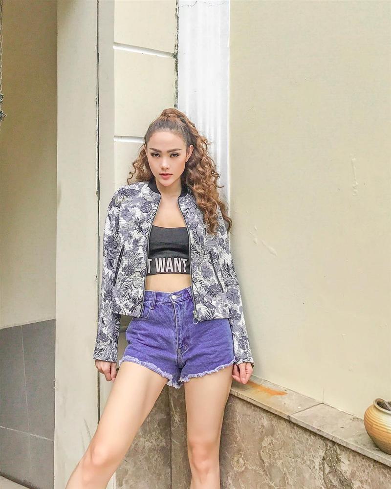 Street style sao Việt: Thanh Hằng - Minh Hằng chất chơi đẹp cả đôi, Hà Tăng tối giản vẫn thần thái-3