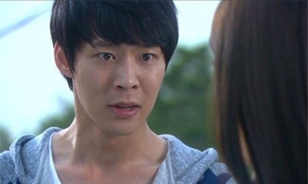 Bí mật kinh khủng đằng sau đám áo sơ mi đứt cúc và những chiếc váy bục đường may của vợ-2