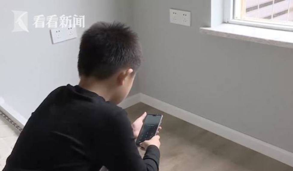 Cậu bé 9 tuổi ăn trộm tiền trong tài khoản của bà chơi game, cha mẹ đã có cách xử lý khiến ai cũng phục-1