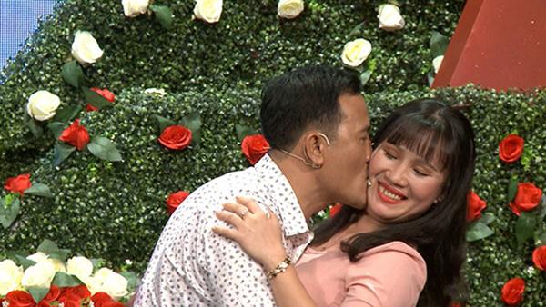 Vừa được mai mối gặp mặt lần đầu, cặp đôi Sài Gòn đã lao vào hôn nhau-5